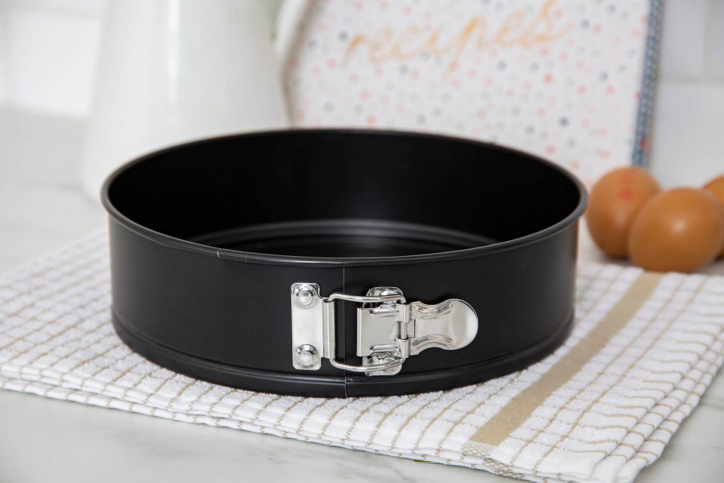 Wham Essentials 22cm Springform Cake Tin Black
