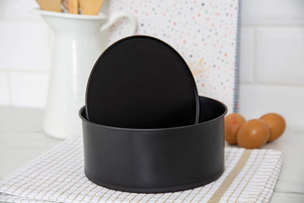 9" Loose Based Cake Tin